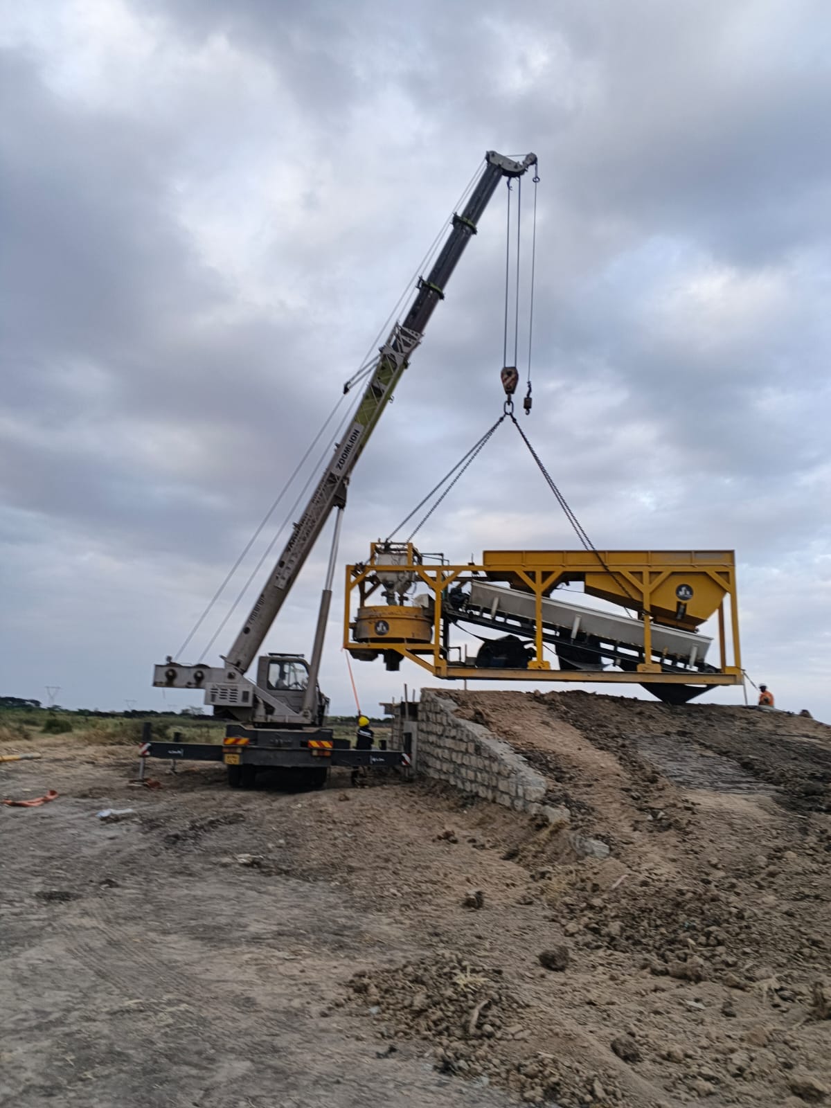 14-tonne machinery handling by nairobi heavy lifting cranes