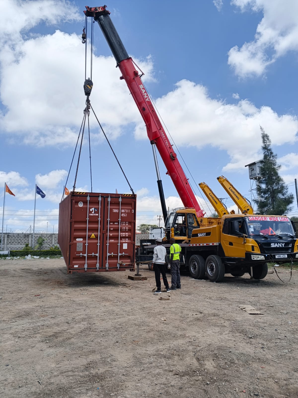container handling in nairobi by kenya heavy lifting