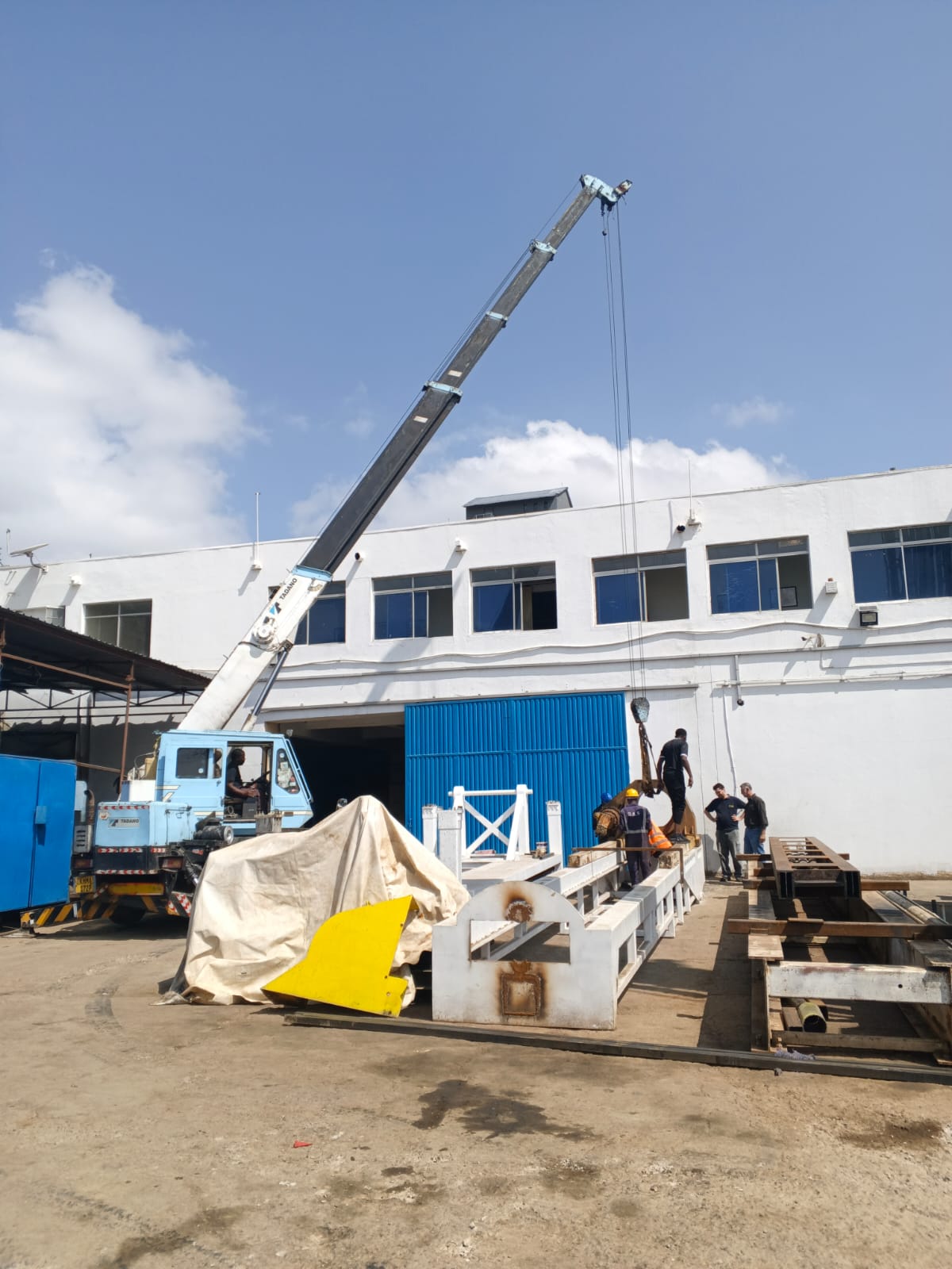 heavy machinery handling by nairobi heavy lifting