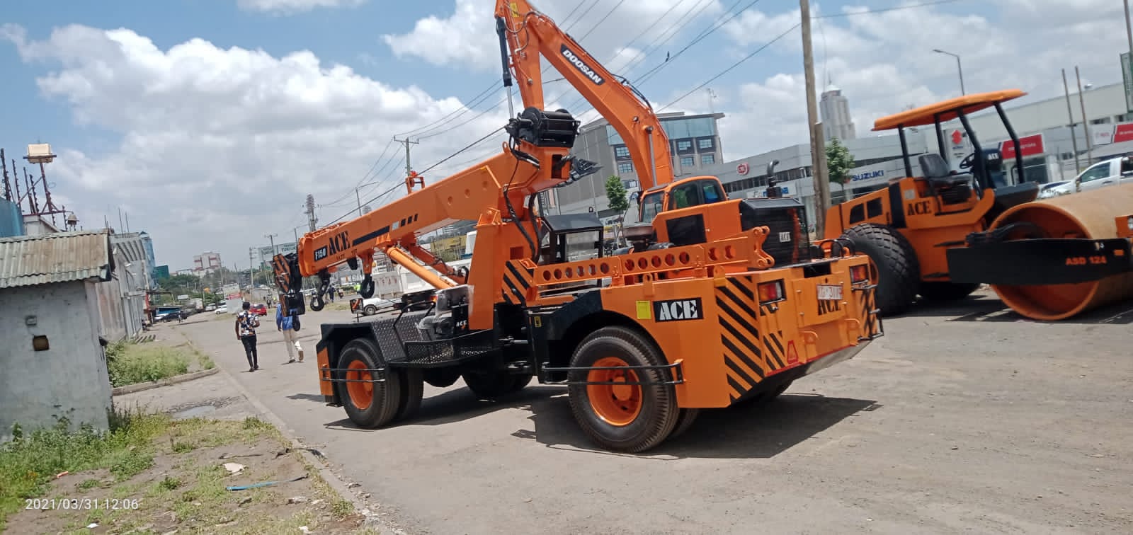Hydra cranes for lifting and material handling operations in Nairobi
