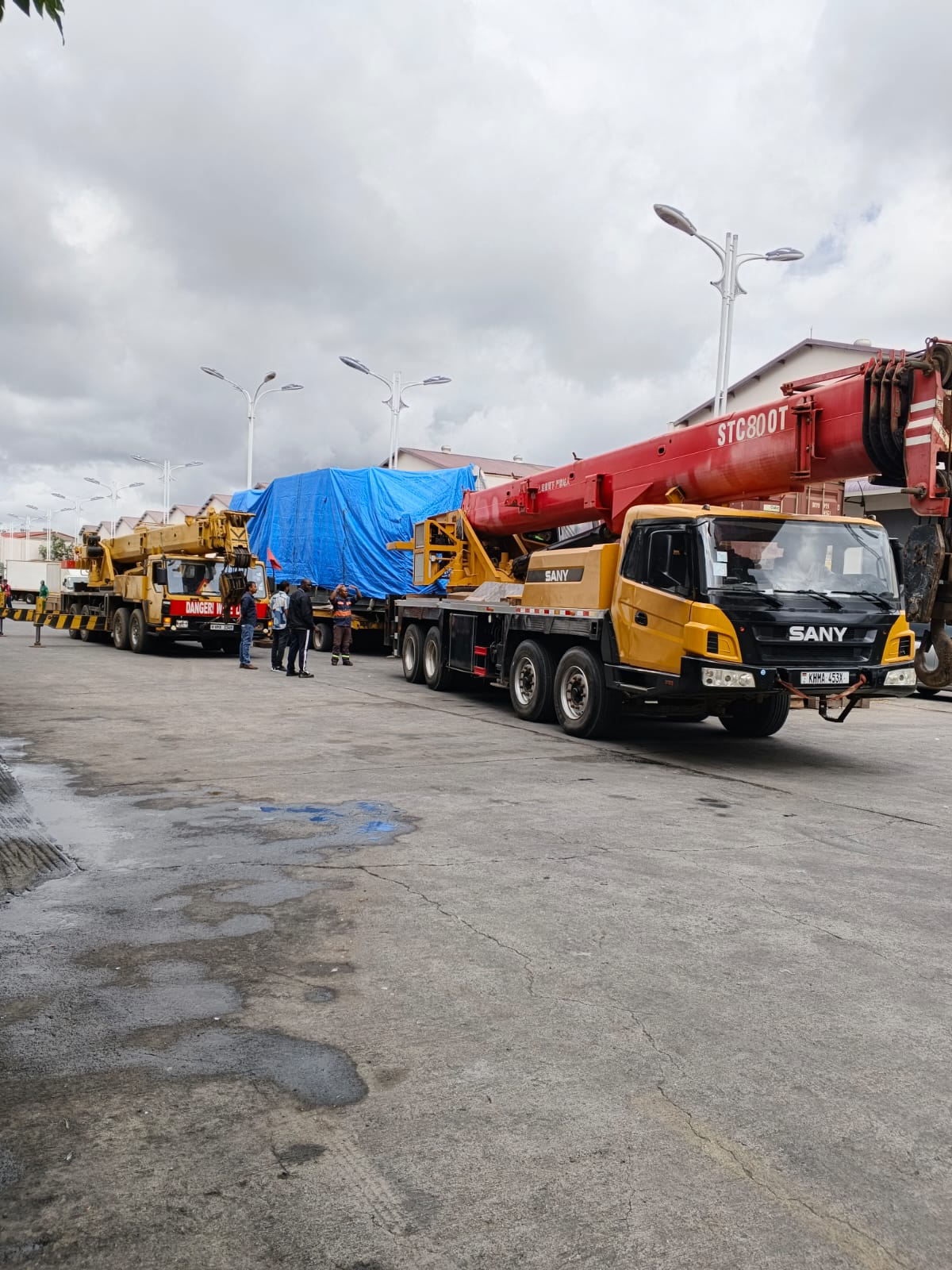 Mobile cranes for heavy lifting operations